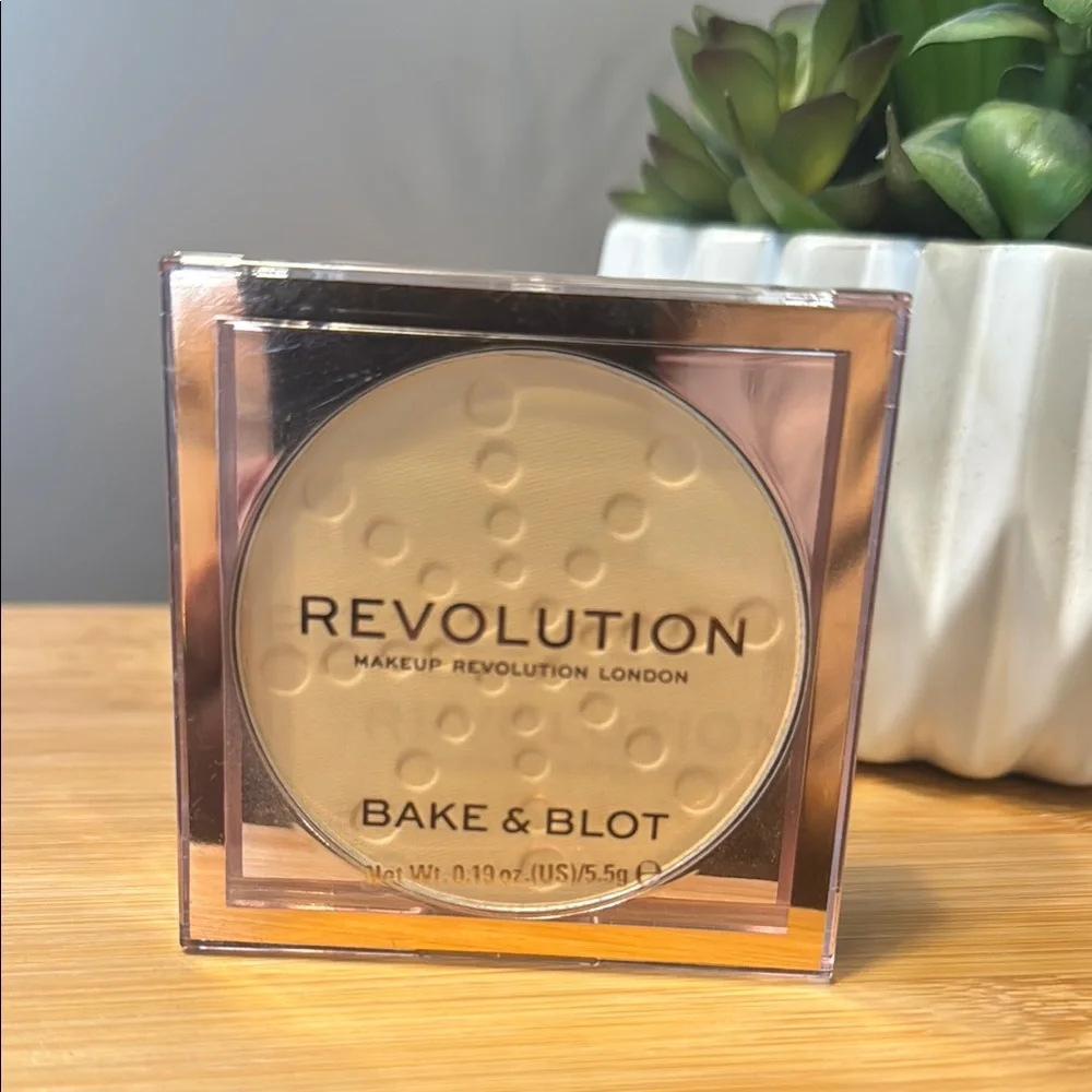 New Revolution Bake & Blot Powder. Banana